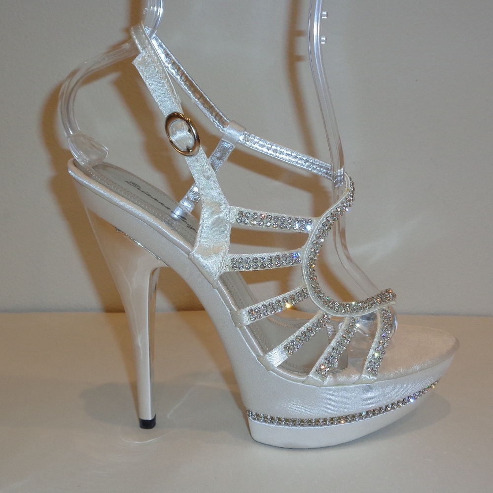 Brianna Leigh Size 9.5 M RENEE White Satin Heels Sandals New Womens Shoes